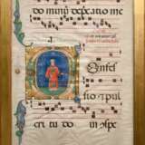 Spätmittelalterliches Psalter Blatt mit figürlich illuminierter Majuskel "Heiliger Laurentius", Gouache und Blattgold auf Pergament, 57,5x38,5cm (m.R. 64,5x45,5cm), Altersspuren - photo 2