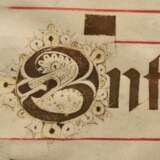 Spätmittelalterliches Psalter Blatt mit figürlich illuminierter Majuskel "Heiliger Laurentius", Gouache und Blattgold auf Pergament, 57,5x38,5cm (m.R. 64,5x45,5cm), Altersspuren - photo 4