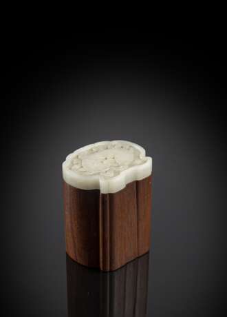 Feine ruyi-förmige Dose aus Holz mit Jadedeckel mit Doppel-Fisch - фото 2