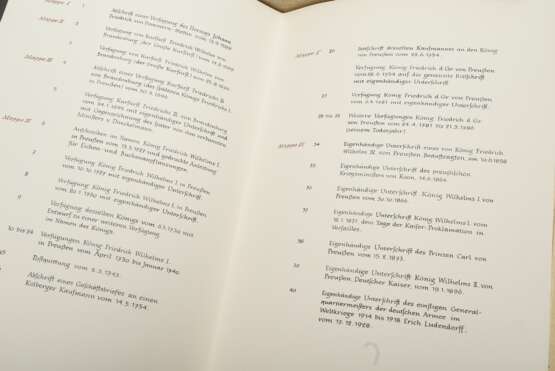 Sammlung von 40 preußischen Schriftstücken und prominenten Unterschriften aus dem 16.-20.Jh., u.a.: König Friedrich I., König Friedrich II., König Friedrich Wilhelm IV., General Ludendorff, in Klappschuber mit Inhaltsbla… - photo 8