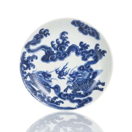 Unterglasurblau dekoriertes Schälchen mit Drachen und Qilin in Unterglasurblau - Foto 1
