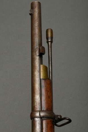 Perkussionsgewehr, Nussholzvollschaft, Messing und Eisen, gezogener Lauf, bez. "Dresse. Ancion Laloux & Cie A Liege", Belgien um 1860, L. 125cm, Bajonett fehlt, Alters- und Gebrauchsspuren - Foto 11