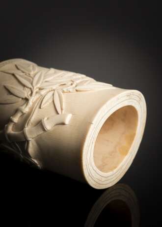 Seltener Pinselbecher aus Elfenbein mit Bambus-Relief - photo 3