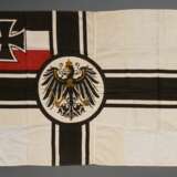 2 Diverse Flaggen: "Nationalflagge des Deutschen Reichs in der Kaiserzeit 1871-1918" sog. Reichsflagge (77x154cm) und "Seekriegsflagge der Kaiserlichen Marine" sog. Reichskriegsflagge,(93x161cm), 1x m… - Foto 11