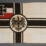 2 Diverse Flaggen: "Nationalflagge des Deutschen Reichs in der Kaiserzeit 1871-1918" sog. Reichsflagge (77x154cm) und "Seekriegsflagge der Kaiserlichen Marine" sog. Reichskriegsflagge,(93x161cm), 1x m… - photo 11