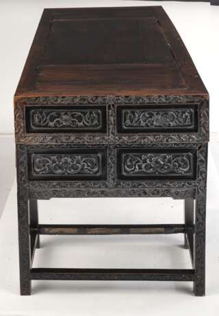 Dreiteiliger Hongmu-Schreibtisch mit sieben Schubladen und floralem Schnitzdekor - Foto 4