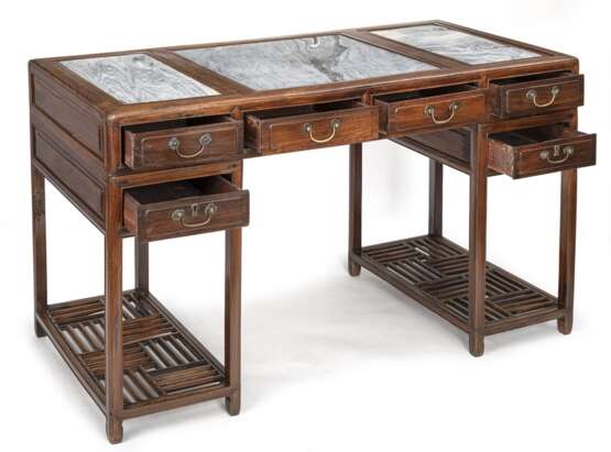 Dreiteiliger Huanghuali-Partner-Schreibtisch mit eingelegten Marmorplatten - фото 2
