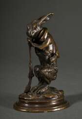 Cain, Auguste Nicolas (1821-1894) &quot;Hase in Jägermontur auf Gewehr gestützt&quot; auf ovaler Plinthe, Bronze, sign., Frankreich um 1900, H. 13cm