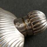 Flakon in Muschelform mit Schraubdeckel, MZ: James Dixon & Sons, Sheffield 1898, Silber 925, 33g, H. 7cm, Gebrauchsspuren - Foto 4