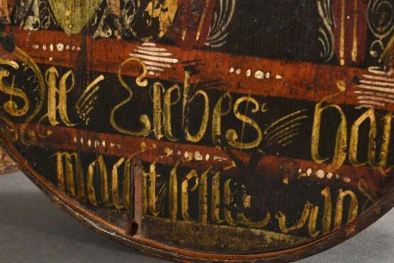 Antike Haubenschachtel "Liebespaar" und Schriftband "Die Liebes Hand macht ...", 18.Jh., Spanholz polychrom gefasst, 17,5x48x29cm, Defekt am Deckelrand - photo 9