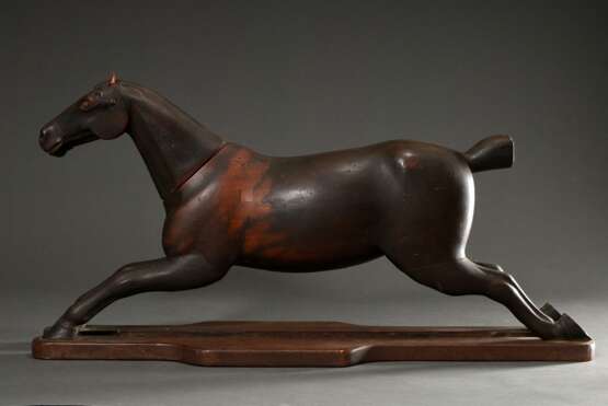 Zeichenmodell "Galoppierendes Pferd", Holz gefasst mit Leder Ohren und Resten der Trense, 19.Jh., 41x82x22cm, rechter Vorderlauf defekt - фото 3