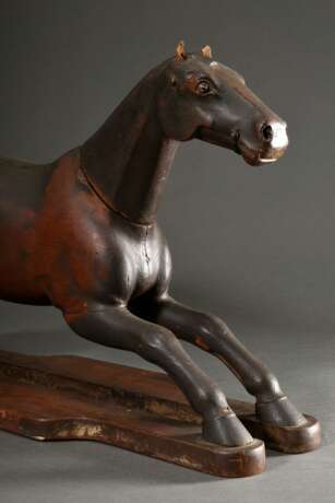 Zeichenmodell "Galoppierendes Pferd", Holz gefasst mit Leder Ohren und Resten der Trense, 19.Jh., 41x82x22cm, rechter Vorderlauf defekt - photo 6