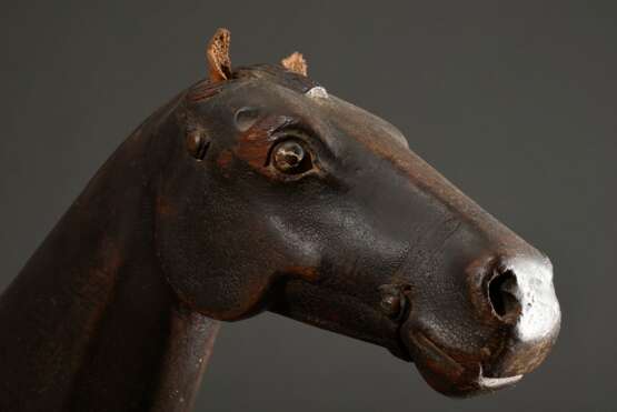 Zeichenmodell "Galoppierendes Pferd", Holz gefasst mit Leder Ohren und Resten der Trense, 19.Jh., 41x82x22cm, rechter Vorderlauf defekt - Foto 7