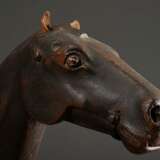 Zeichenmodell "Galoppierendes Pferd", Holz gefasst mit Leder Ohren und Resten der Trense, 19.Jh., 41x82x22cm, rechter Vorderlauf defekt - photo 7