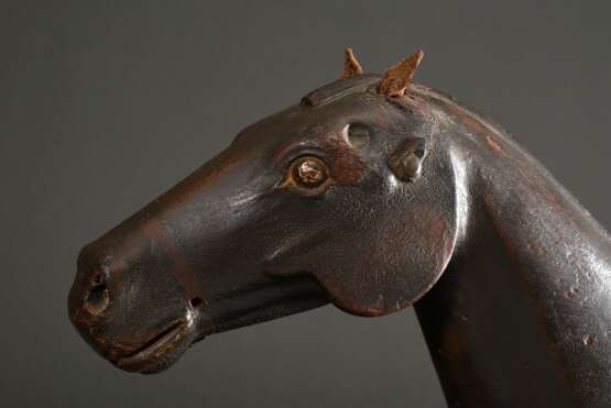 Zeichenmodell "Galoppierendes Pferd", Holz gefasst mit Leder Ohren und Resten der Trense, 19.Jh., 41x82x22cm, rechter Vorderlauf defekt - photo 17