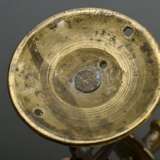 Bronze Wandapplike mit Volutenarm und schlichter Tropfschale, 18.Jh., 13x8,5x28cm - Foto 7