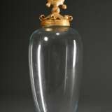 Casenove, Pierre (*1943) Kristall Vase in ovoider Form mit zoomorphem Deckel, Metall vergoldet, sign., Gießerstempel Fondica, Prägenummer 96, 1990er Jahre, H. 56cm - Foto 2