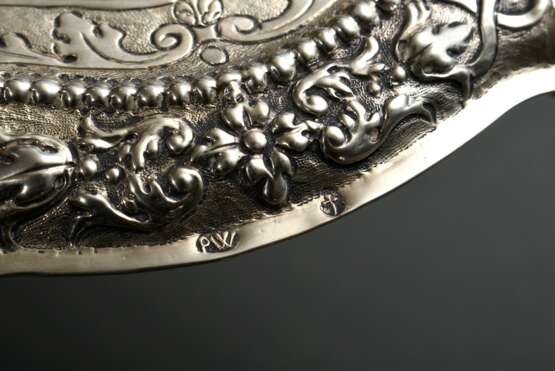 Ovales Régence Präsentoir mit reich dekoriertem Rand auf Tatzenfüßen, um 1720, MZ: "PW", Silber, 159g, 13x18,5cm - photo 3