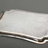 Eckiges Tablett mit vierfach eingezogenem Rand und gotisierender Gravurkartusche, 2. Hälfte 19.Jh., Silber 875, 1316g, 42x29,5cm, berieben - фото 2