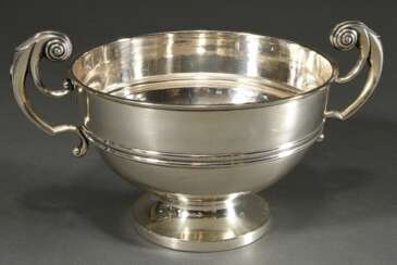 Punchbowl auf Rundfuß mit Volutengriffen, MZ: Walker &amp; Hall, Sheffield 1919, Silber 925, 748g, 18x30cm, kleine Druckstelle