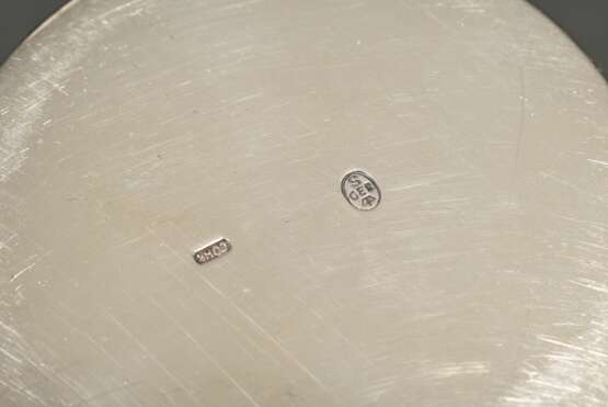 Dänischer Becher in schlichter Façon mit fein gravierter Schiffssilhouette und Schriftzug "Lugen", MZ: Cohr, Silber 830, 229g, H. 13cm - фото 4