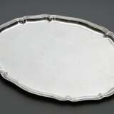 Großes ovales Tablett mit Chippendale Rand, Wilhelm Theodor Binder, Silber 835, 1070g, 45x35cm - Foto 1