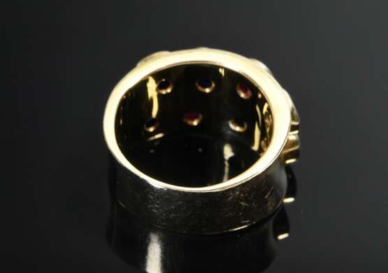 Breiter Gelbgold 585 Ring mit Rubinen und Saphiren unregelmäßig besetzt, Goldschmiedearbeit, 11,6g, Gr. 58 - фото 3