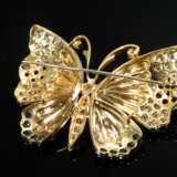 Dekorative Gelbgold 750 "Schmetterling" Nadel mit Brillanten (zus. ca. 3.30ct/VSI/TW), Smaragden (zus. ca. 0.45ct) und Rubinen (zus. ca. 1.40ct), 29g, 5,2x4,1cm - фото 4