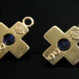 Paar vergoldete Silber 925 Kreuz Einhänger mit blauvioletten Farbstein Cabochons, MZ: CHERUBIN von Spreckelsen/ Hamburg, 19,1g, Ø 2,5cm - photo 2