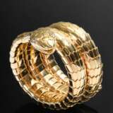 Gelbgold 750 Schlangen Spiralarmreif mit Zackenschuppen und Diamantaugen im Tropfenschliff (zus. ca. 0.16ct/SI und P1/W), flexibel durch Stahlfeder, ca. 141,6g, Innenmaß L. ca. 36cm - photo 2