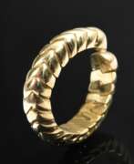 Aperçu. Moderner Gelbgold 750 Spannring in Fischgrätmuster, innen Metallschiene, Italien, 10g, Gr. 54