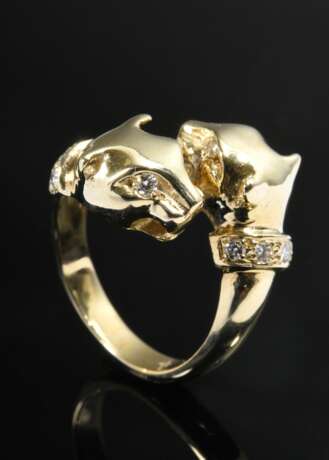 Gelbgold 585 Ring aus 2 einander anschauenden Pantherköpfen mit Brillantaugen und -halsbändern (zus. 0.20ct/VVSI/TW), 8,2g, Gr. 52 - photo 1