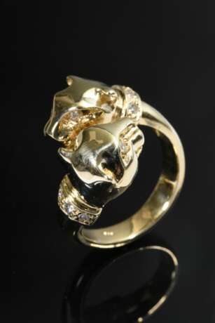 Gelbgold 585 Ring aus 2 einander anschauenden Pantherköpfen mit Brillantaugen und -halsbändern (zus. 0.20ct/VVSI/TW), 8,2g, Gr. 52 - photo 2