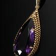 Gelbgold 750 Anhänger mit Amethyst Tropfen (ca. 12.83ct) in Kordelfassung, 10,1g, L. 4,7cm - Prix ​​des enchères