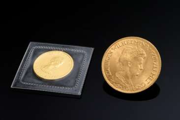 2 Diverse Münzen: 1 Gelbgold 900 „10 Gulden Münze Königin Wilhelmina, Niederlande, 1917“ (6,72g, Ø 2,2cm) und 1 eingeschweißte Gelbgold 999,9 „5 Dollars, 1/10 Unze, Königin Elisabeth II, Canada“ (3,11g, Ø 1,6cm)…