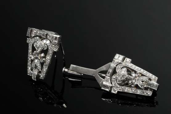 Art Deco Platin Doppelclip Nadel mit Diamanten im Achtkant- und Baguetteschliff (zus. ca. 4ct/VSI-P1/W), variabel tragbar, 19,7g, 4,9x1,8cm - фото 3