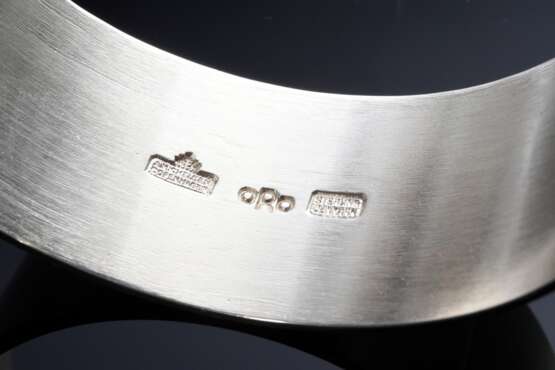 Dänischer Silber 925 Armreif in Gürtelform mit Scharnierschließe, MZ: Anton Michelsen, bez.: Oro, Ø 6cm, 76,3g, Tragespuren - photo 3