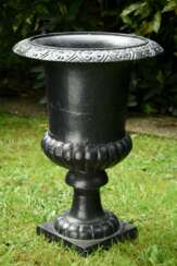 Klassische Eisen Garten Vase, H. 70cm, Ø 49cm