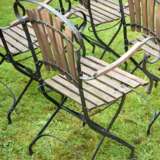 4 Gartenklappstühle, schwarz lackiertes Eisen und Holz, H. 47/94,5cm, Witterungsspuren - photo 2