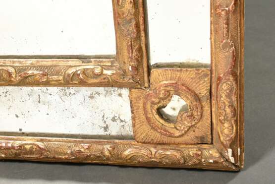 Zweiteilige opulente Louis XVI Konsole mit schwarzer Marmorplatte und passendem Spiegel, um 1760/1770, Holz geschnitzt und vergoldet, Konsole 80x86,5x45cm, Spiegel 100x62cm, Alterspuren, Fassung bestoßen - photo 14