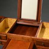 Klassizistisches Poudreuse Möbel mit klapp- und aufstellbarem Spiegel sowie diversen Schubfächern und Auszugplatte, Obstholz, 74,5x77x42,5cm - photo 4
