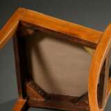 4 Schlichte Biedermeier Stühle mit Schaufellehne und Bogenelement im Rücken, Kirsche furniert, 1. Hälfte 19.Jh., H. 48/84,5cm - Foto 8