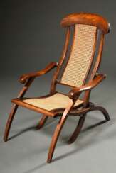 Englischer Mahagoni Deckchair mit Rattangeflecht in Sitz und Lehne, klappbar, Ende 19.Jh., H. 37/96cm