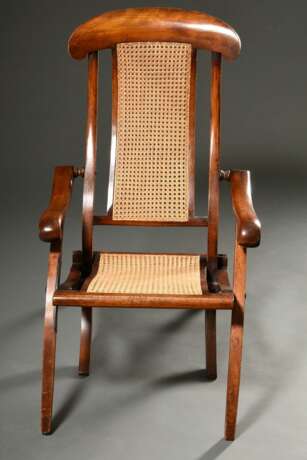 Englischer Mahagoni Deckchair mit Rattangeflecht in Sitz und Lehne, klappbar, Ende 19.Jh., H. 37/96cm - photo 2