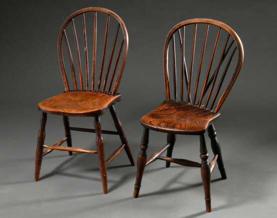 2 Diverse englische Windsor Stühle mit Spindle-Back, Eiche und Esche, 19.Jh., schöne Patina, H. 43/84,5/85,5cm - photo 1
