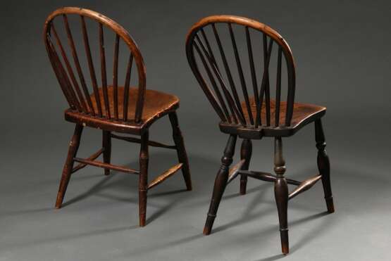 2 Diverse englische Windsor Stühle mit Spindle-Back, Eiche und Esche, 19.Jh., schöne Patina, H. 43/84,5/85,5cm - Foto 4