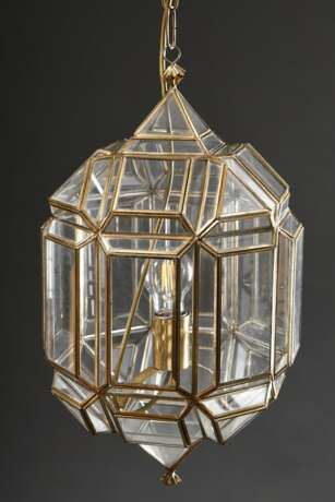 Polygonale Deckenampel aus geometrischen Glasscheiben in Messingfassungen mit Kettenaufhängung, um 1920, elektrifiziert, H. 49cm - Foto 2