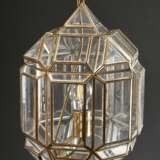 Polygonale Deckenampel aus geometrischen Glasscheiben in Messingfassungen mit Kettenaufhängung, um 1920, elektrifiziert, H. 49cm - фото 2