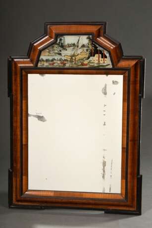 Holländischer Barock Spiegel mit Wulstrahmen und Hinterglasmalerei im Giebel „Kauffahrteiszene“, Anfang 18.Jh., 67x50cm - Foto 1