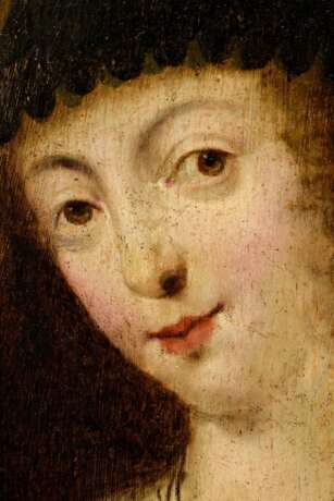 Unbekannter Künstler des 17.Jh. "Dame einen Schleier hebend“, Öl/Holz, verso bez., wohl nach Frans Pourbus II (1569-1622), 32,2x25cm (m.R. 41,2x34,5cm), rest. - photo 3